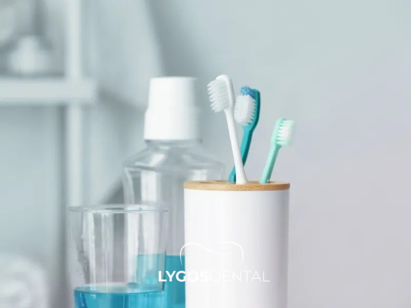 Come dovrebbe essere la tua routine quotidiana di igiene orale | LYGOS DENTAL