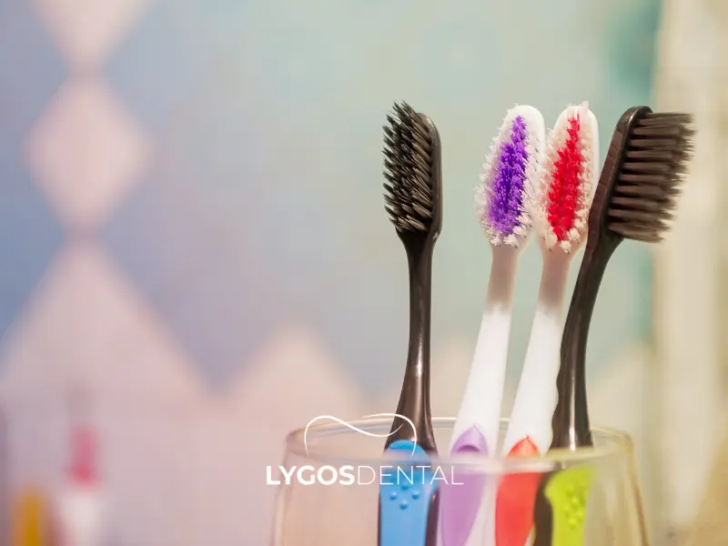 I rischi legati all’uso di uno spazzolino troppo duro